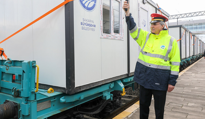 Büyükşehirin hazırladığı 250 konteyner deprem bölgesine gönderildi