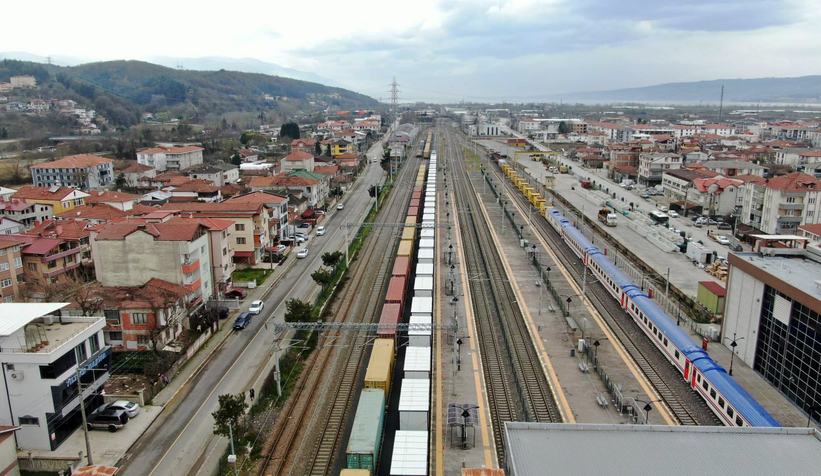 Büyükşehirin hazırladığı 250 konteyner deprem bölgesine gönderildi
