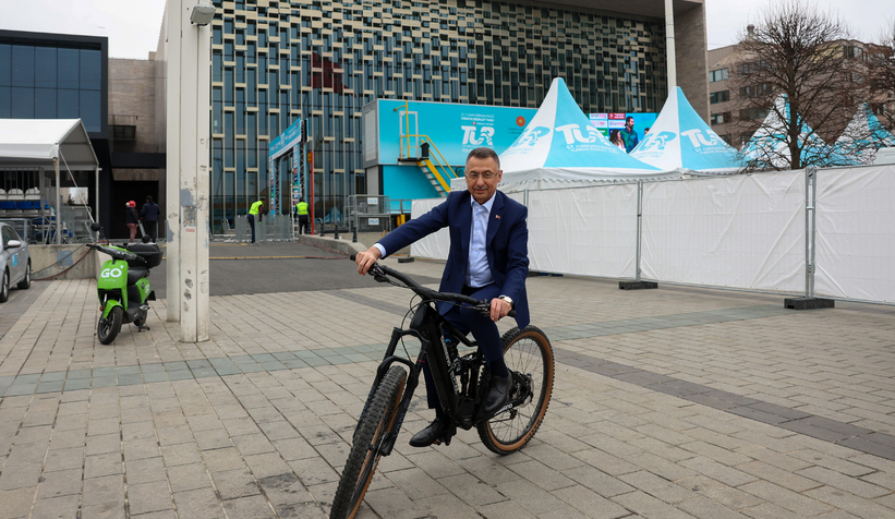Büyükşehir’in tarihi başarısını kutladı