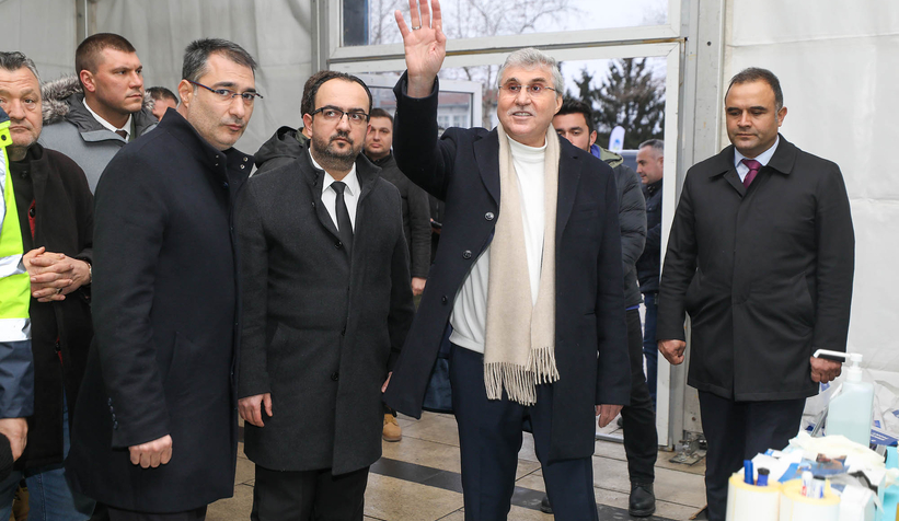 Büyükşehirin yardım tırları Diyarbakır'a gitmek üzere yola çıktı