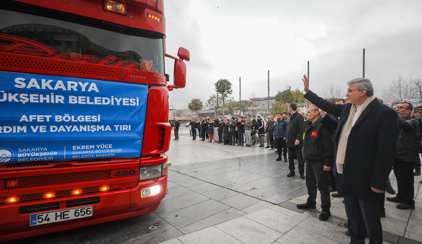 Büyükşehirin yardım tırları Diyarbakır'a gitmek üzere yola çıktı