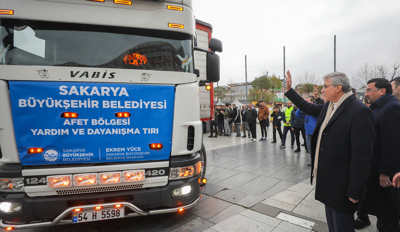 Büyükşehirin yardım tırları Diyarbakır'a gitmek üzere yola çıktı