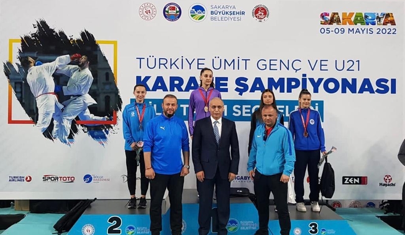 Büyükşehirli karateciler şampiyonaya damga vurdu