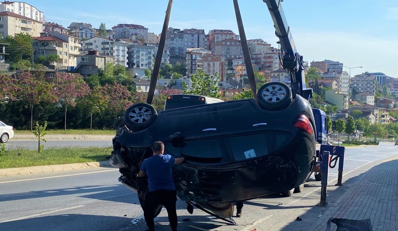 Cadde ortasında takla attı