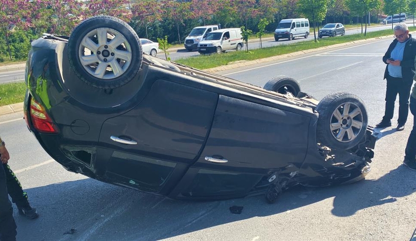Cadde ortasında takla attı