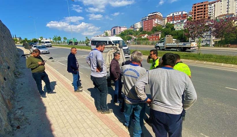 Cadde ortasında takla attı