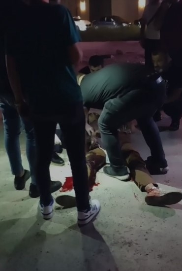 Cadde54'de bir genç vuruldu