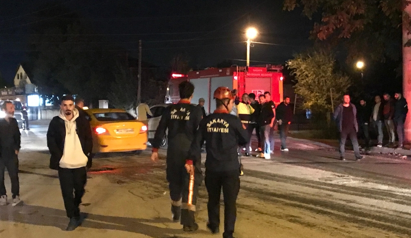 Caddede iki araç çarpıştı: 2 yaralı