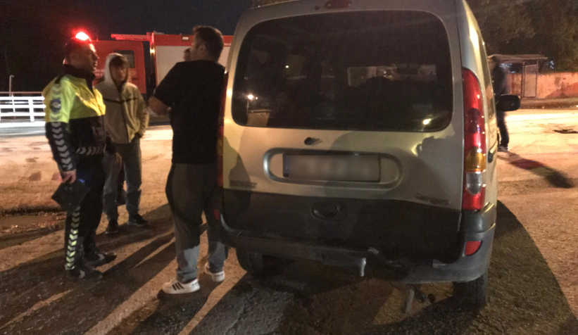 Caddede iki araç çarpıştı: 2 yaralı