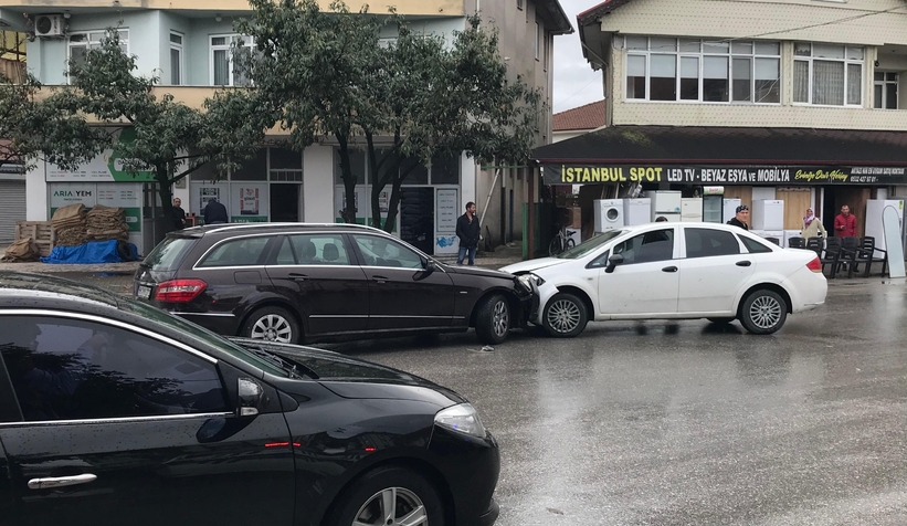 caddede-kafa-kafaya-carpistilar-1-yaralitvnuuzljuk