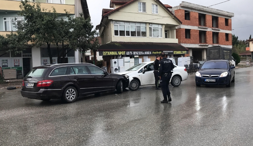 caddede-kafa-kafaya-carpistilar-1-yaralitvnuuzljuk