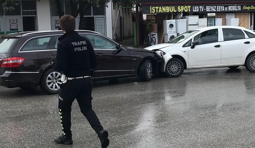 caddede-kafa-kafaya-carpistilar-1-yaralitvnuuzljuk
