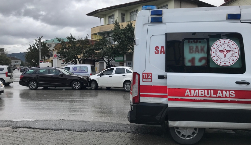 caddede-kafa-kafaya-carpistilar-1-yaralitvnuuzljuk