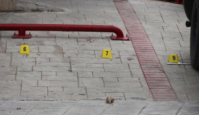 Caddede karşılaşan husumetliler dehşet saçtı