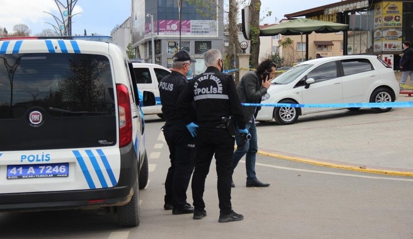 Caddede karşılaşan husumetliler dehşet saçtı