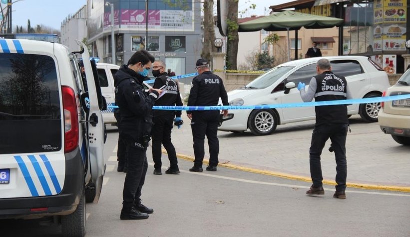 Caddede karşılaşan husumetliler dehşet saçtı