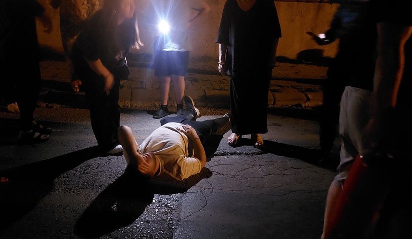 Caddede kaza; Otomobil ve motosiklet alev aldı