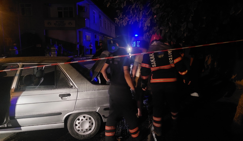 Caddede kaza; Otomobil ve motosiklet alev aldı