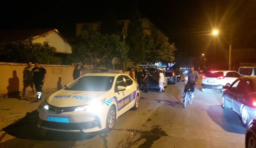 Caddede kaza; Otomobil ve motosiklet alev aldı