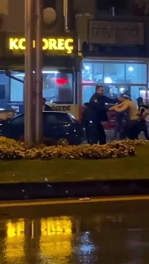 Caddede meydan savaşı