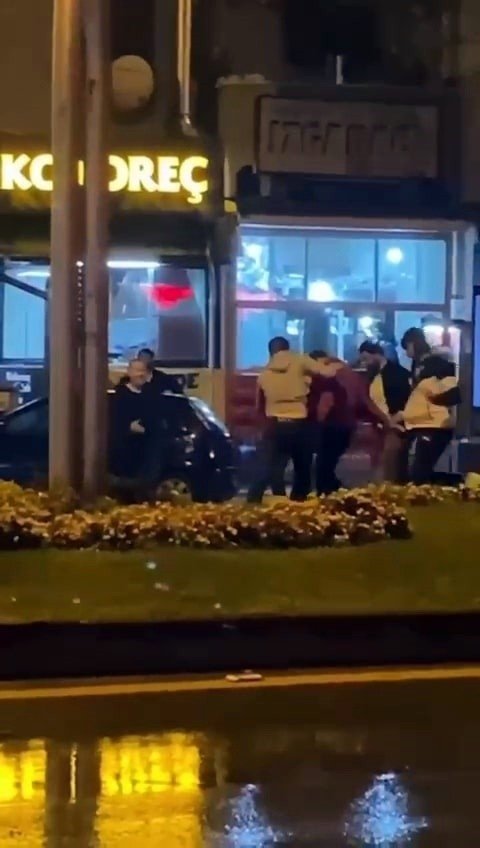 Caddede meydan savaşı