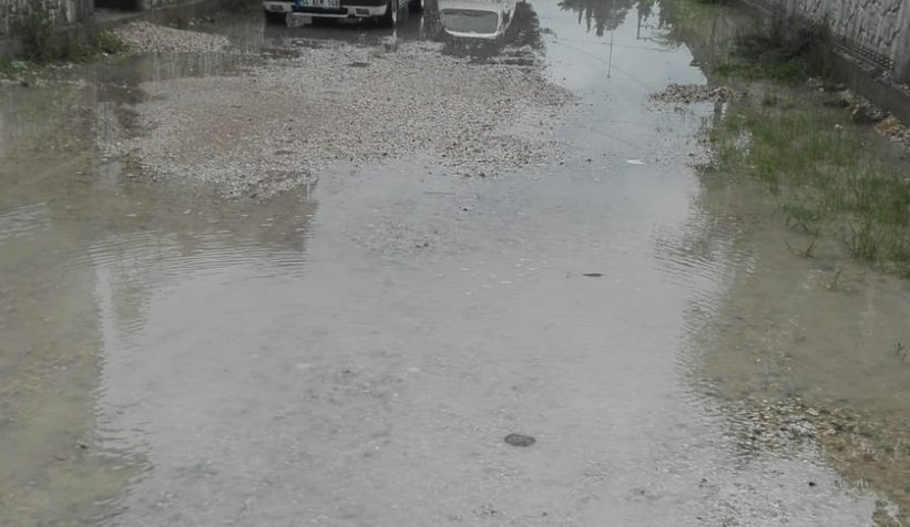 Caddeler suyla doldu, dereler taşma noktasına geldi