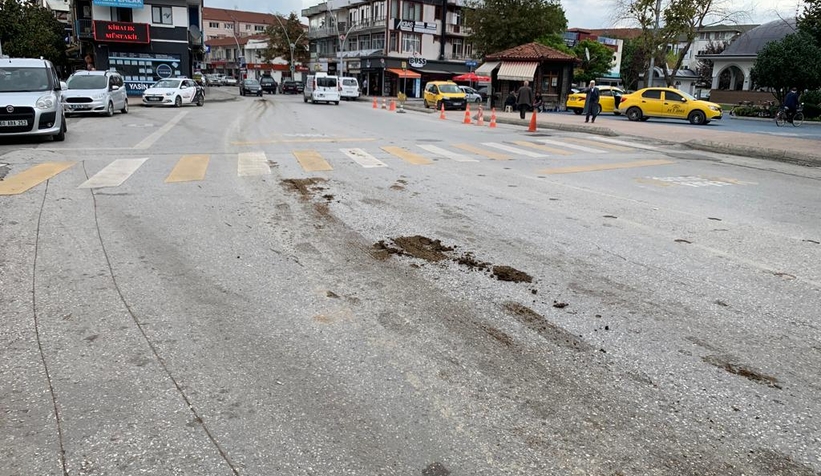 Caddeye gübre döke döke gitti, kokudan durulamadı