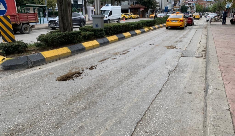 Caddeye gübre döke döke gitti, kokudan durulamadı