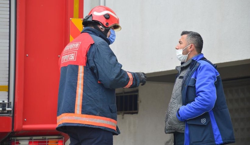 Çakmakla oyun evi kül ediyordu