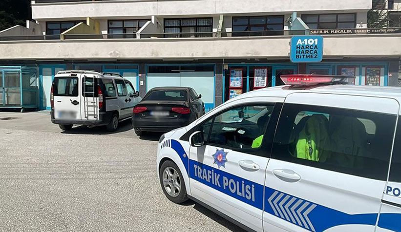 Çaldıkları araba ile gezerken yakalandılar