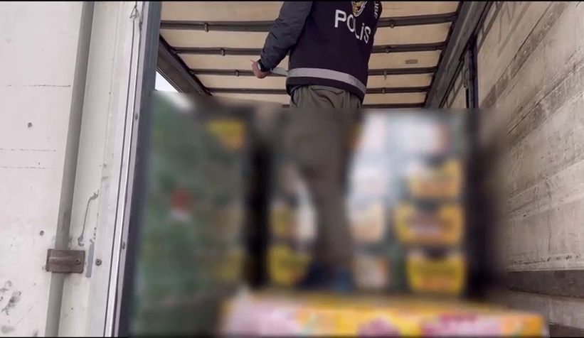 caldiklari-icecekleri-depoya-indirirken-yakalandilarczrwrenvnd