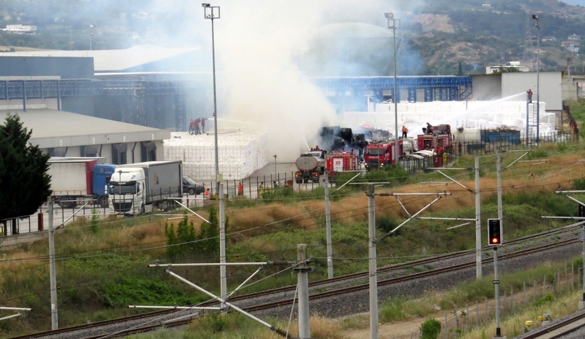 cam-siseler-fabrikadaki-1-milyon-liralik-hammaddeyi-kul-ettizwtowwluwu