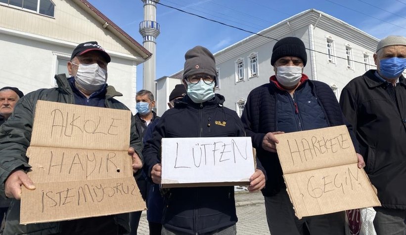 Cami cemaatinden pankartlı protesto