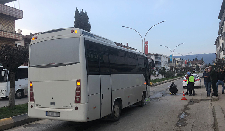 cami-cikisinda-midibusun-carptigi-yasli-adam-agir-yaralandic2q5q24rsl