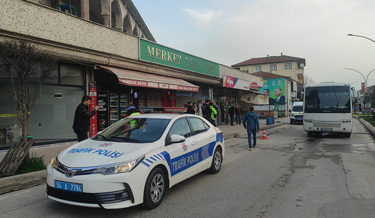 cami-cikisinda-midibusun-carptigi-yasli-adam-agir-yaralandic2q5q24rsl
