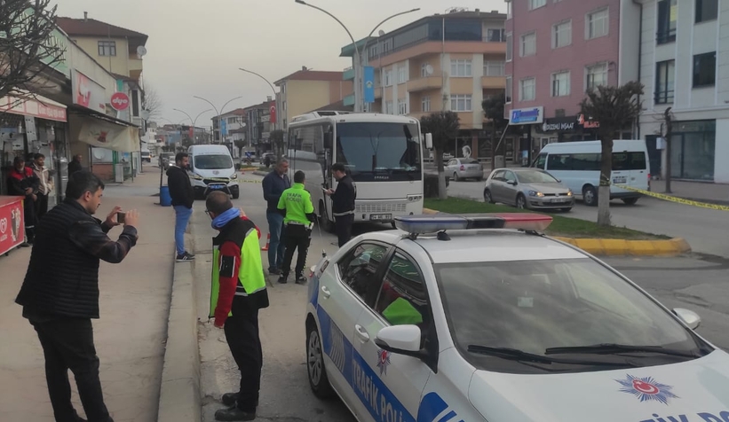 cami-cikisinda-midibusun-carptigi-yasli-adam-hayatini-kaybettirw9pahb0wh