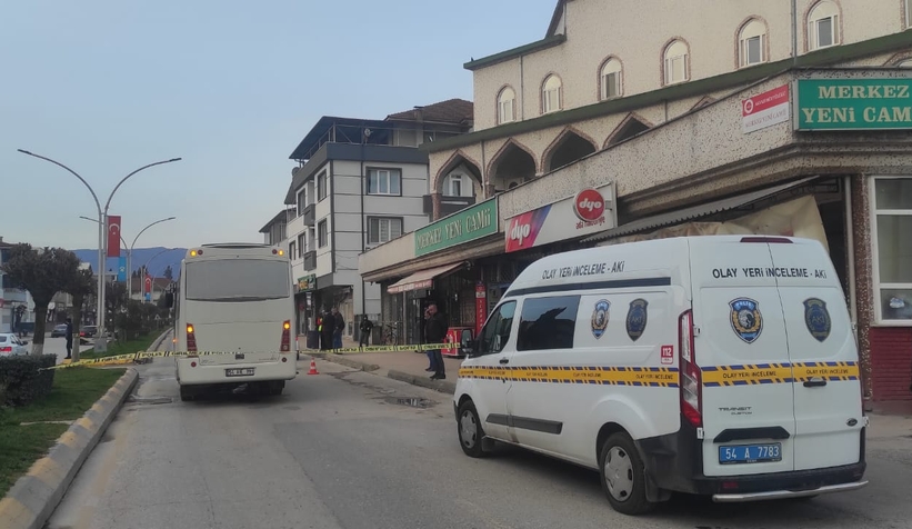 cami-cikisinda-midibusun-carptigi-yasli-adam-hayatini-kaybettirw9pahb0wh