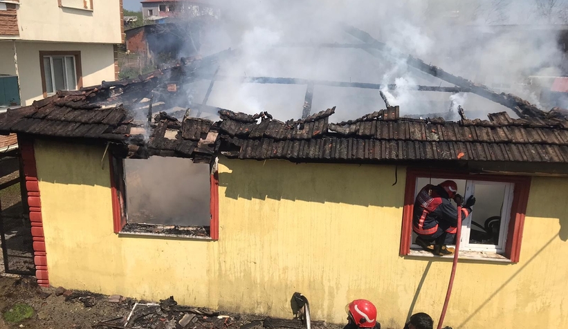 Cami lojmanında çıkan yangın itfaiye ekiplerince söndürüldü