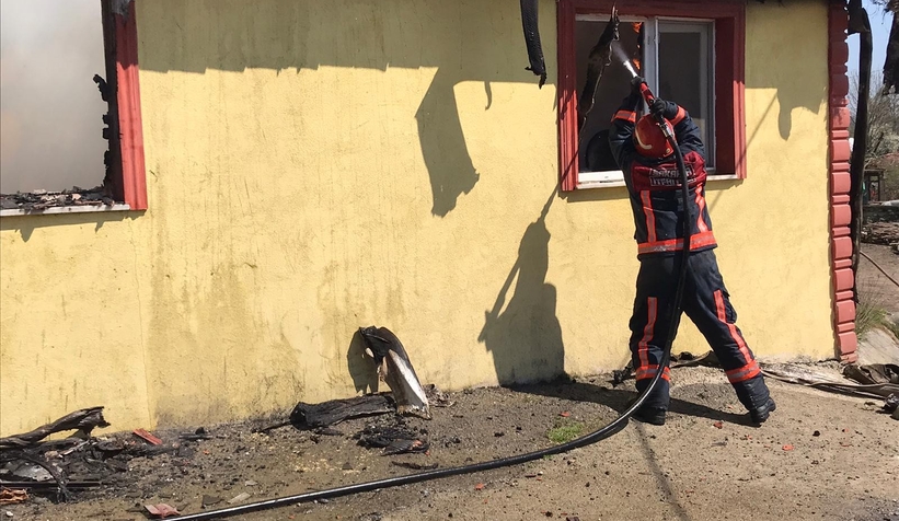 Cami lojmanında çıkan yangın itfaiye ekiplerince söndürüldü