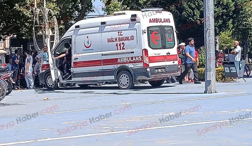 Cami önünde kavga; Yumrukla yere serdi