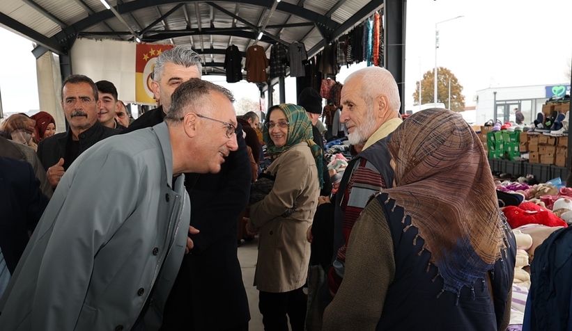 camili-karaman-pazar-yeri-nde-giyim-ve-kumas-pazari-acildimfmrewltaw
