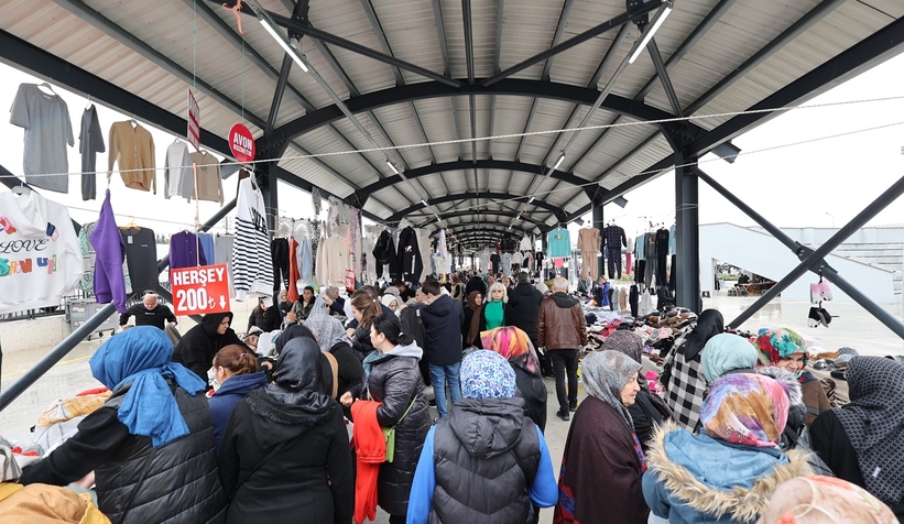 camili-karaman-pazar-yeri-nde-giyim-ve-kumas-pazari-acildimfmrewltaw