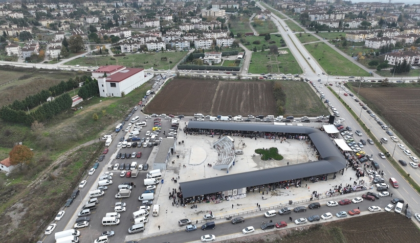 camili-karaman-pazar-yeri-nde-giyim-ve-kumas-pazari-acildimfmrewltaw