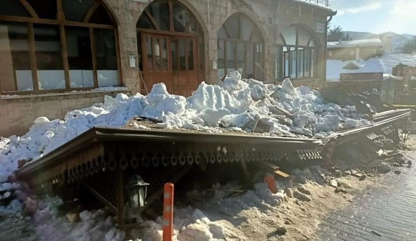 Caminin sundurması cemaatin üzerine çöktü: 5 yaralı