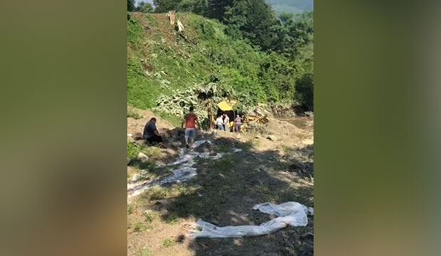 Çamlıca'da kepçe uçuruma yuvarlandı