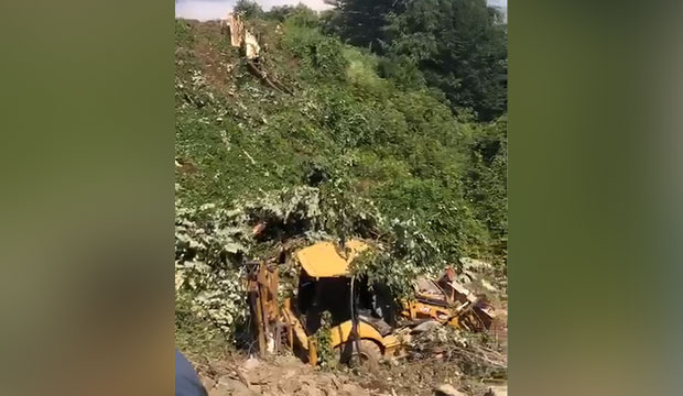 Çamlıca'da kepçe uçuruma yuvarlandı