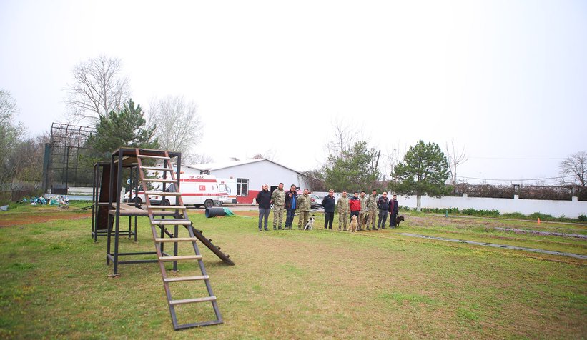 Canları kurtaracak köpekler en zor güne hazırlanıyor