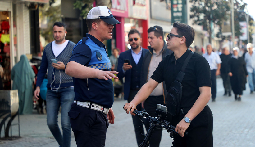 cark-caddesi-nde-bisiklet-ve-motosiklet-denetimiq3jdwjnsef