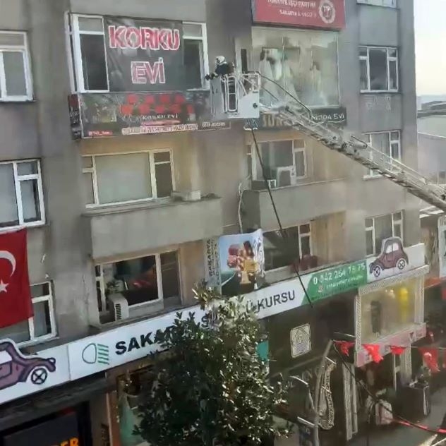 cark-caddesi-nde-korku-evi-yandib2kzzxu5aw