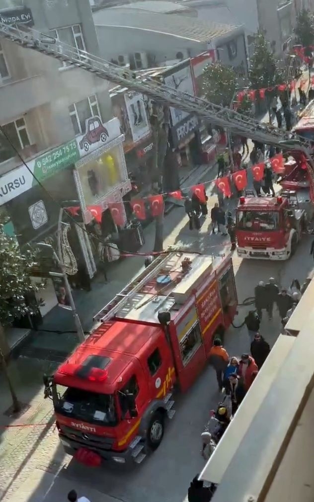 cark-caddesi-nde-korku-evi-yandib2kzzxu5aw